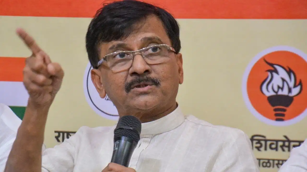 शिवसेना UBT में बड़ा राजनीतिक संकट, 6 सांसदों के बागी होने की चर्चा, संजय राउत का तीखा बयान आया सामने