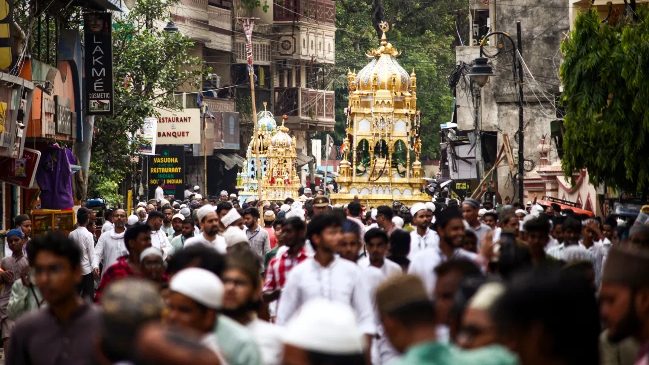 Muharram 2026: कल मनाया जाएगा मुहर्रम का अहम दिन आशूरा, जानिए क्यों निकाला जाता है ताजिया और क्या है इसका महत्व