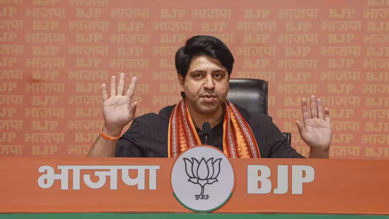 क्या शहजाद पूनावाला ने बीजेपी छोड़ दी? X प्रोफाइल में बदलाव के बाद अटकलें तेज