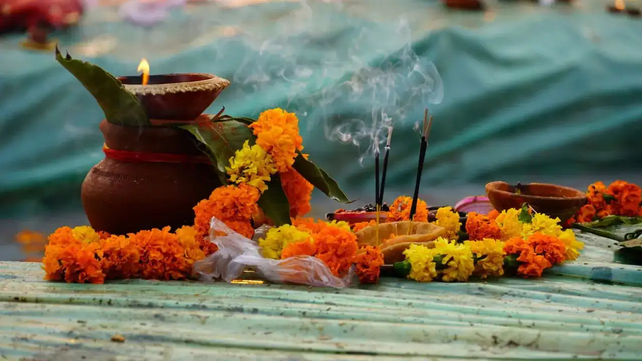 Ashadha Amavasya 2026: 13 या 14 जुलाई कब है आषाढ़ अमावस्या? जानें सही तारीख, स्नान-दान का शुभ समय और पूजा विधि