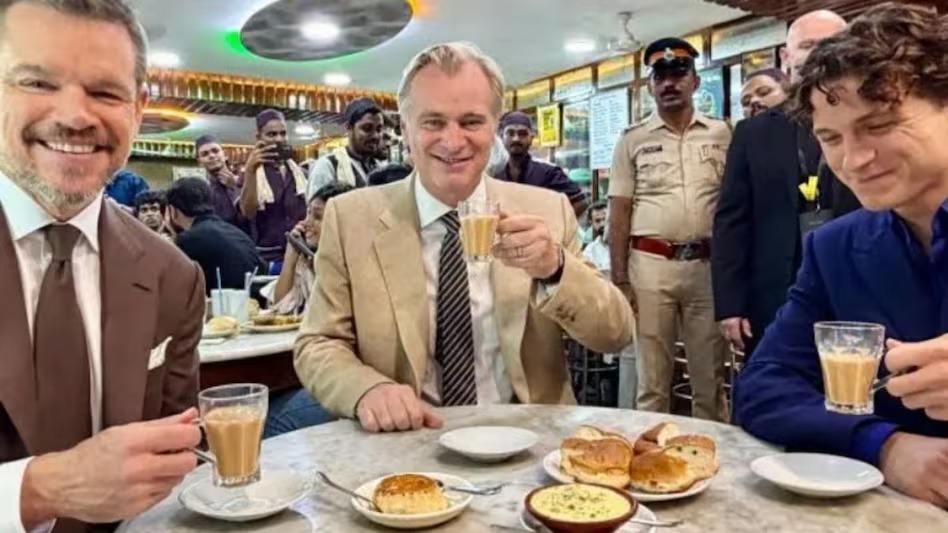 मुंबई के 108 साल पुराने ओलंपिया कॉफी हाउस पहुंचे क्रिस्टोफर नोलन, टॉम हॉलैंड और मैट डेमन, चाय-बन मस्का का लिया स्वाद
