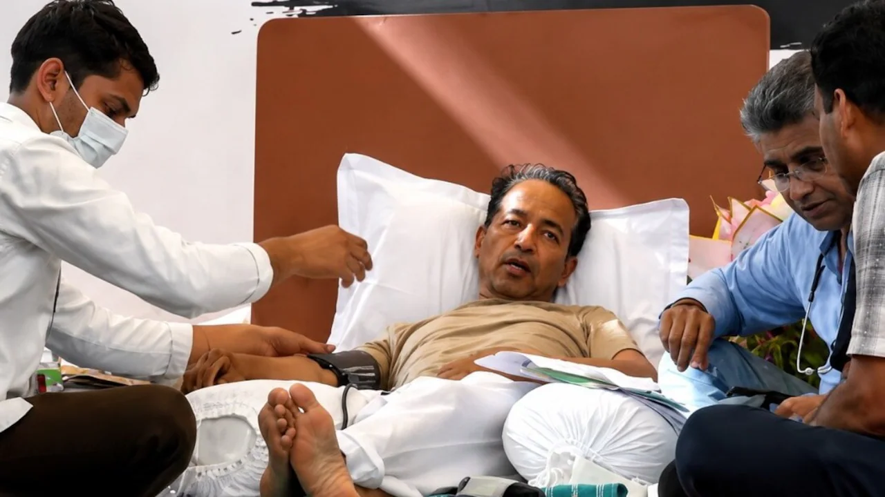 Sonam Wangchuk Hospitalized: सफदरजंग अस्पताल में भर्ती वांगचुक ने IV फ्लूइड और दवा लेने से किया इनकार