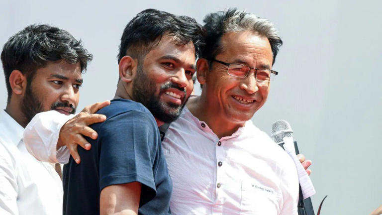 आंदोलन रहेगा जारी…… अभिजीत दिपके ने की सोनम वांगचुक से अनशन खत्म करने की अपील