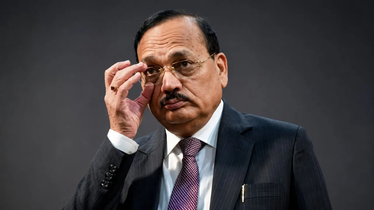 मीडिया ने गलत तरीके से पेश किया मामला… वक्त बर्बाद मत करिए’ टिप्पणी पर CJI सूर्यकांत की सफाई