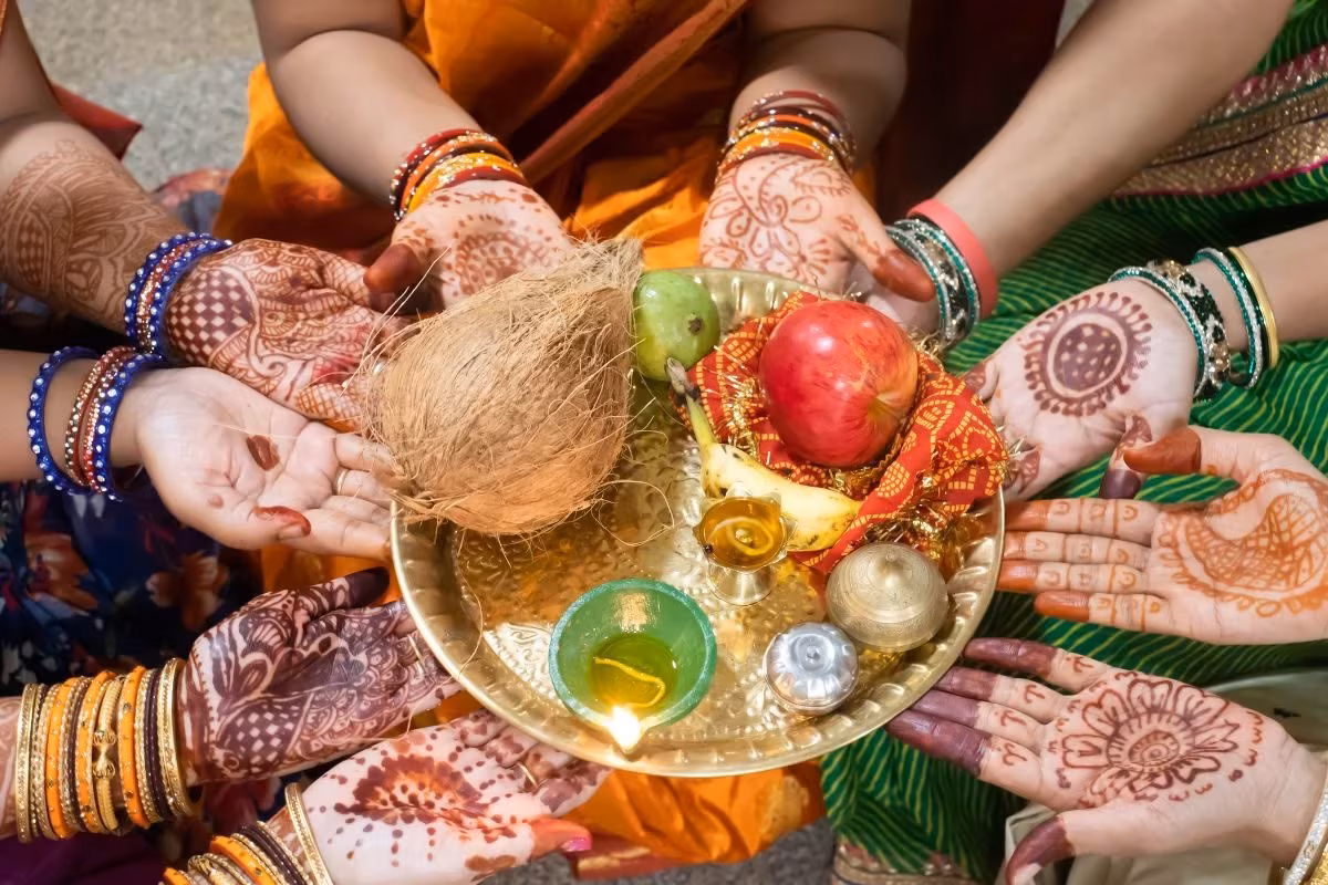 अगस्त में कब है हरियाली तीज का व्रत, जानें तिथि, पूजा का शुभ समय और इस पर्व का धार्मिक महत्व