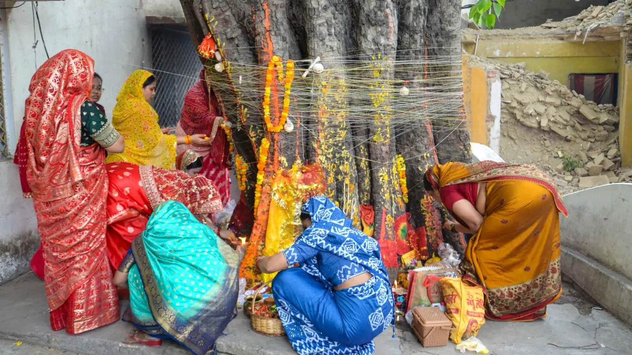 Ashadha Amavasya 2026: आषाढ़ अमावस्या पर करें ये शुभ उपाय, पितरों का मिलेगा आशीर्वाद, जानें क्या करें और क्या नहीं