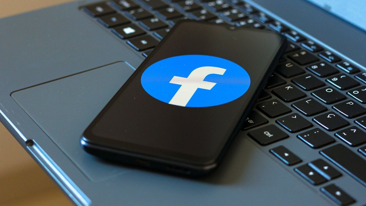 Facebook हुआ डाउन! दुनियाभर में यूजर्स परेशान, लॉग-इन से लेकर Messenger तक ठप
