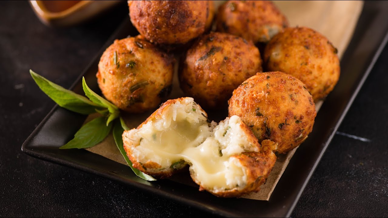 Cheese Burst Vada Recipe: बाहर से कुरकुरा, अंदर से चीज़ी स्वाद… शाम की चाय के साथ बनाएं लाजवाब चीज बर्स्ट वड़ा