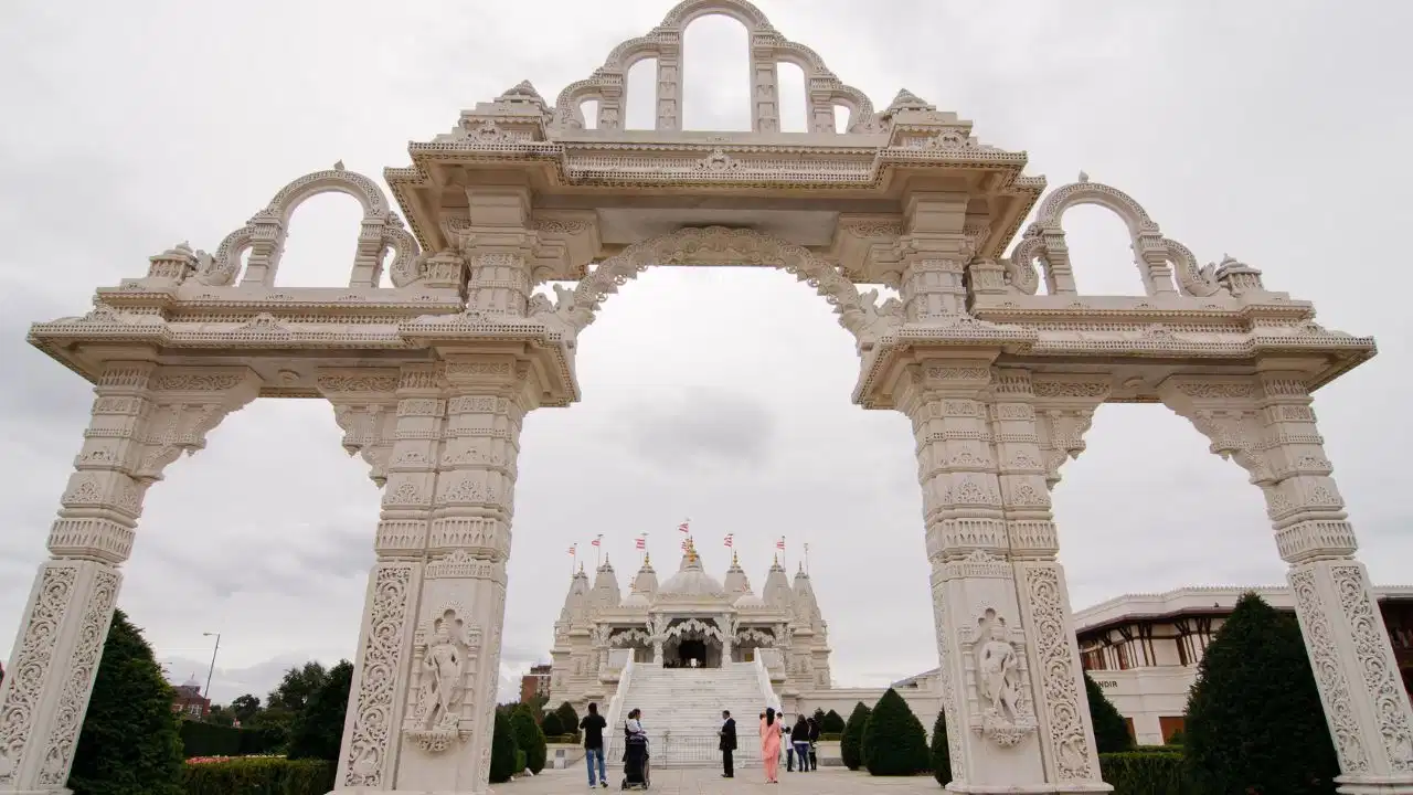 ब्रिटेन के कैम्ब्रिजशायर में पहला हिंदू मंदिर बनाने की योजना को बड़ा झटका, चर्च और मुस्लिम समूह को मिली मंजूरी