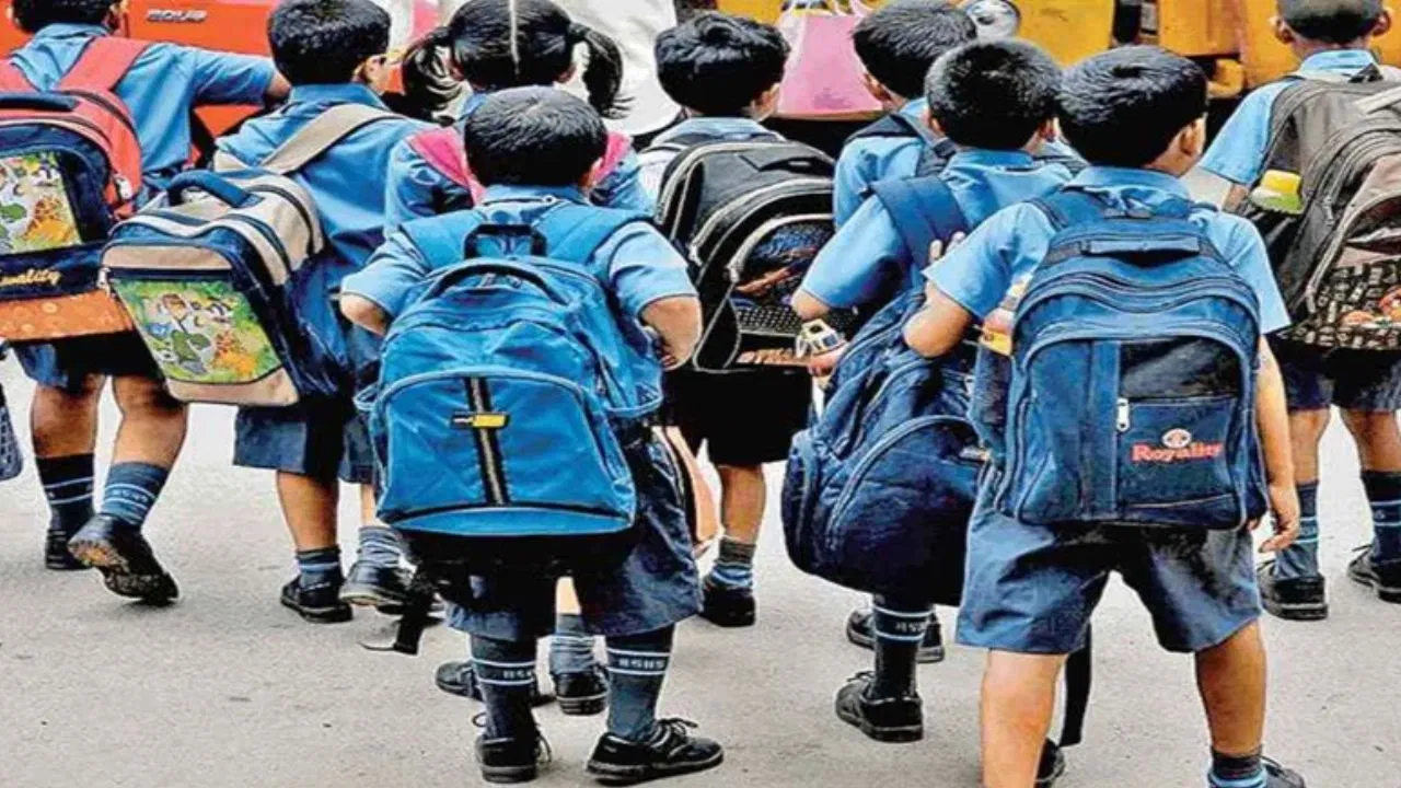 भारत में सरकारी स्कूलों की बदहाल तस्वीर! 10 साल में बंद हुए 94 हजार स्कूल, एक लाख में सिर्फ 1 शिक्षक