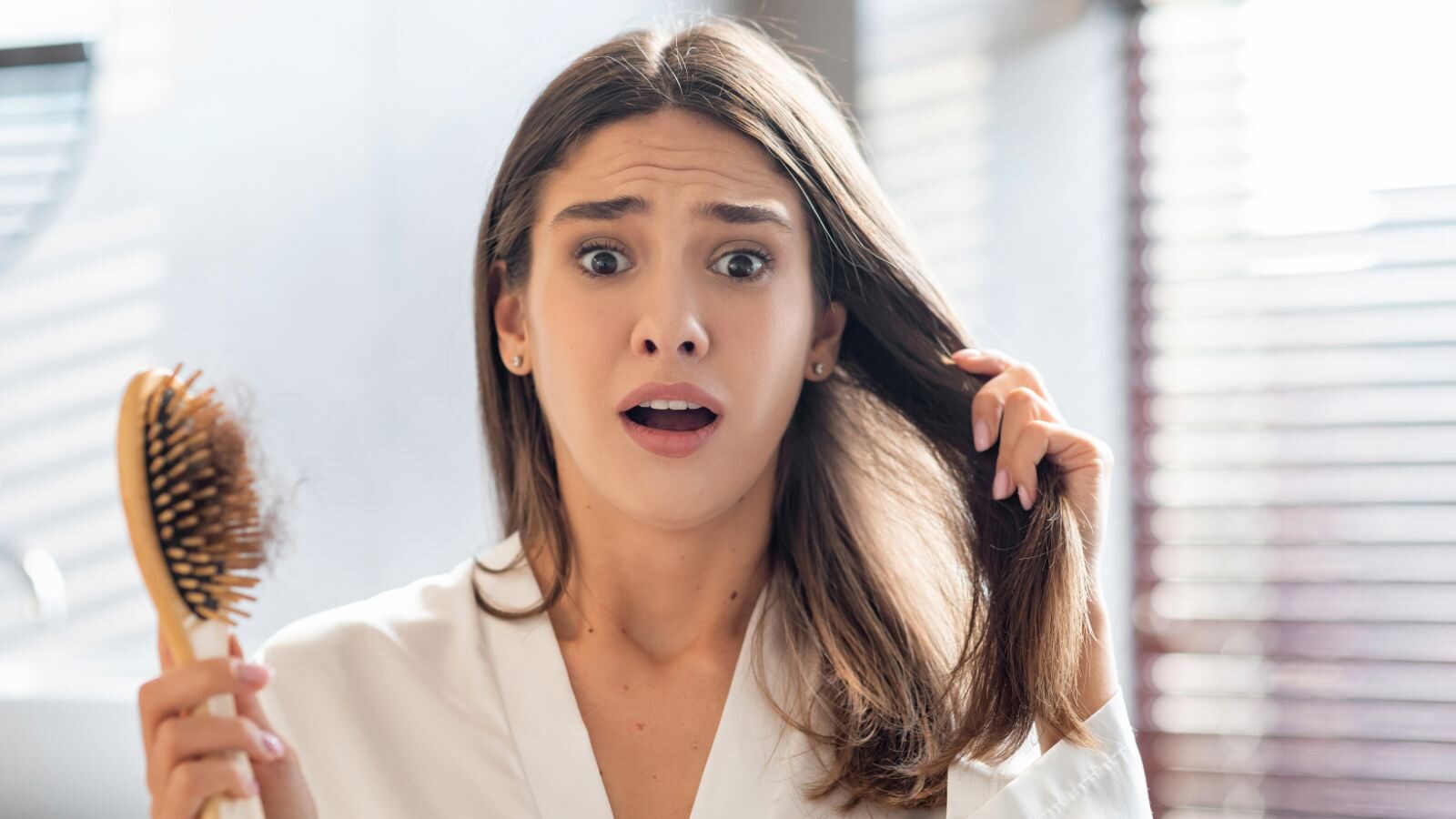 Hair Fall: क्या शरीर में प्रोटीन की कमी से तेजी से झड़ने लगते हैं बाल? जानें क्या है इसका कनेक्शन