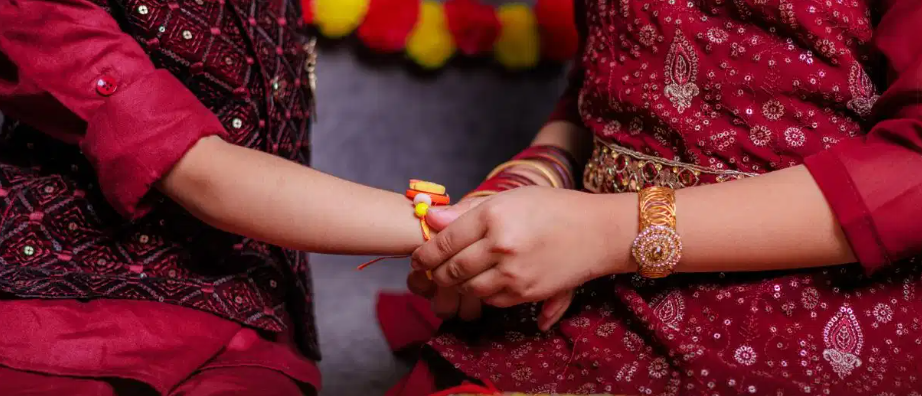 रक्षाबंधन पर मंत्र याद न हो तो भाई को राखी बांधते समय क्या बोलें?