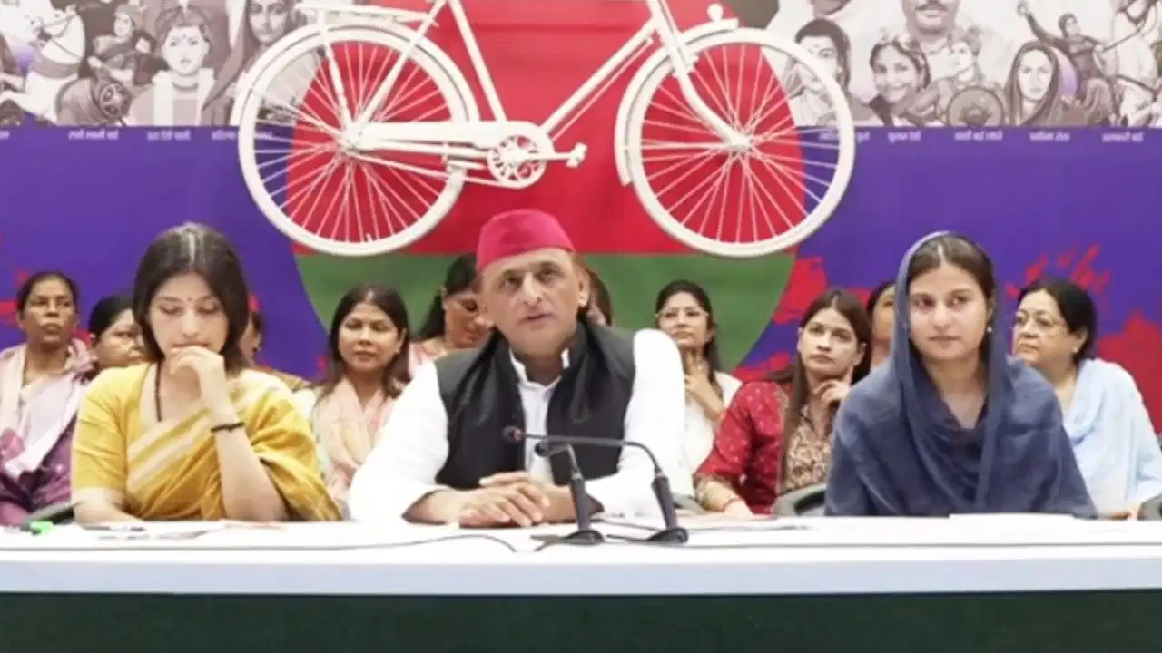महिलाओं पर अखिलेश का बड़ा दांव, सत्ता में आए तो शुरू होगी 40 हजार रुपये की योजना