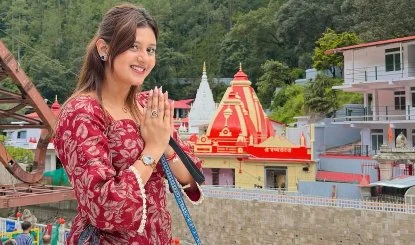 सीता के किरदार पर ट्रोलिंग के बीच कैंची धाम पहुंचीं अंजलि अरोड़ा, नीम करोली बाबा के किए दर्शन