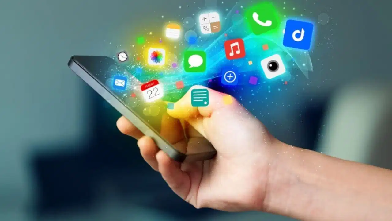 फोन में Apps Update करना भूल गए? आज ही कर लें, वरना पड़ सकता है भारी