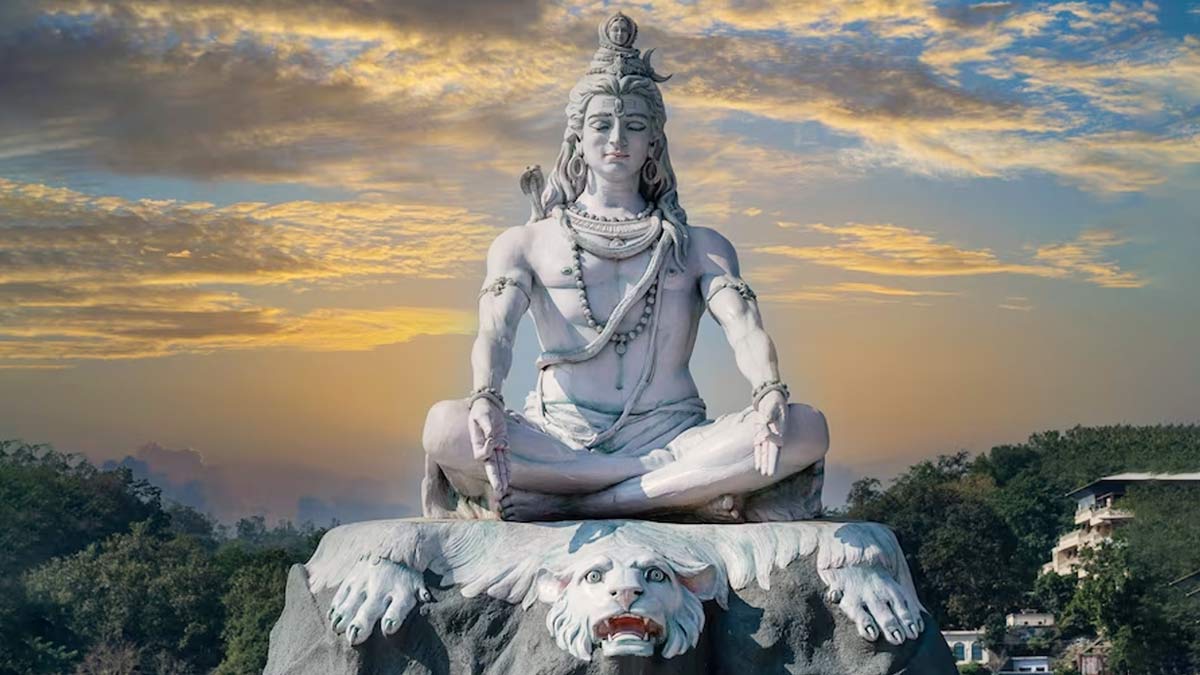 Lord Shiva Snake Secret: महादेव के गले में ही क्यों लिपटा रहता है नाग? जानिए वासुकी से जुड़ी पौराणिक मान्यता