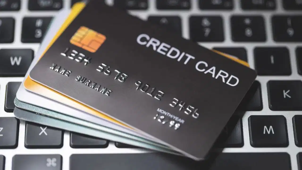 Credit Card से Rent भरना पड़ सकता है महंगा, इन 5 गलतियों से बिगड़ सकता है CIBIL Score