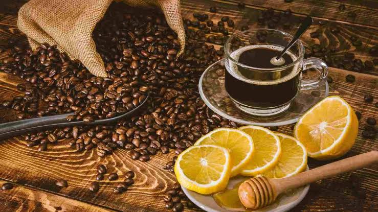 Black Coffee with Lemon: ब्लैक कॉफी में नींबू डालकर पीना कितना फायदेमंद? जानें एक्सपर्ट की राय