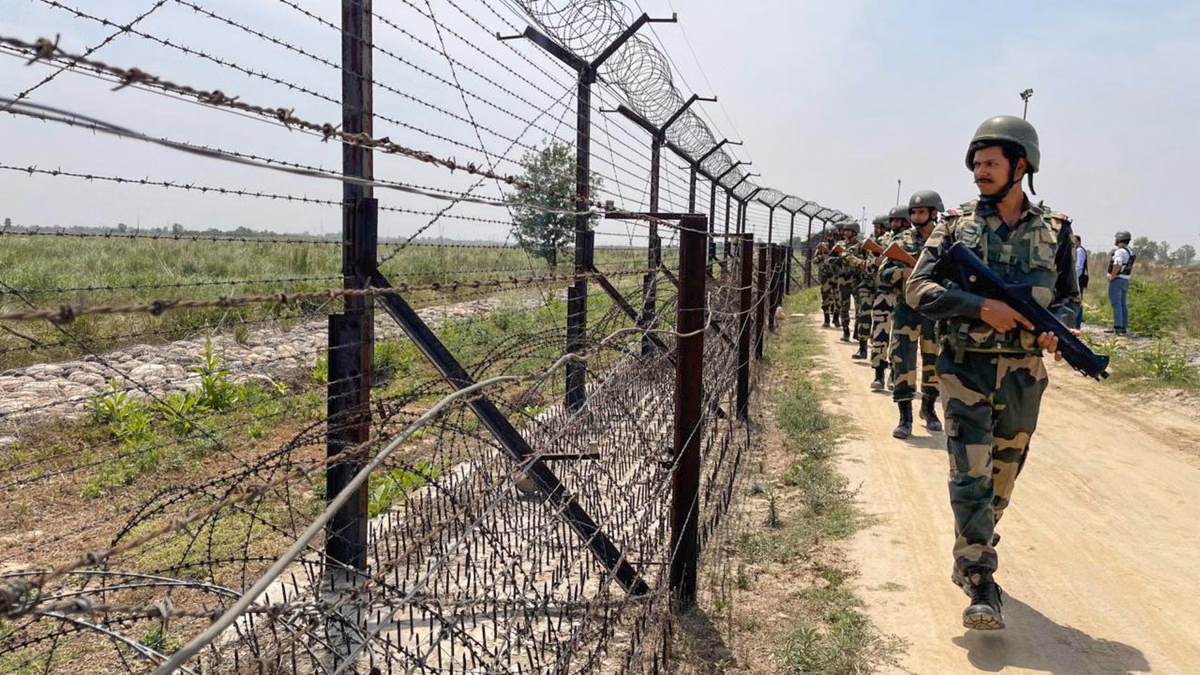 Amritsar Border: भारत-पाक सीमा पर BSF की बड़ी कार्रवाई, फेंस की ओर बढ़ रहे संदिग्ध को मार गिराया