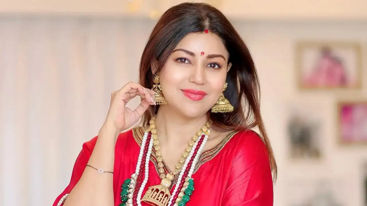 देबिना बनर्जी को हुआ 103 डिग्री वायरल फीवर, फैंस से बोलीं- ‘अपना ध्यान रखें’