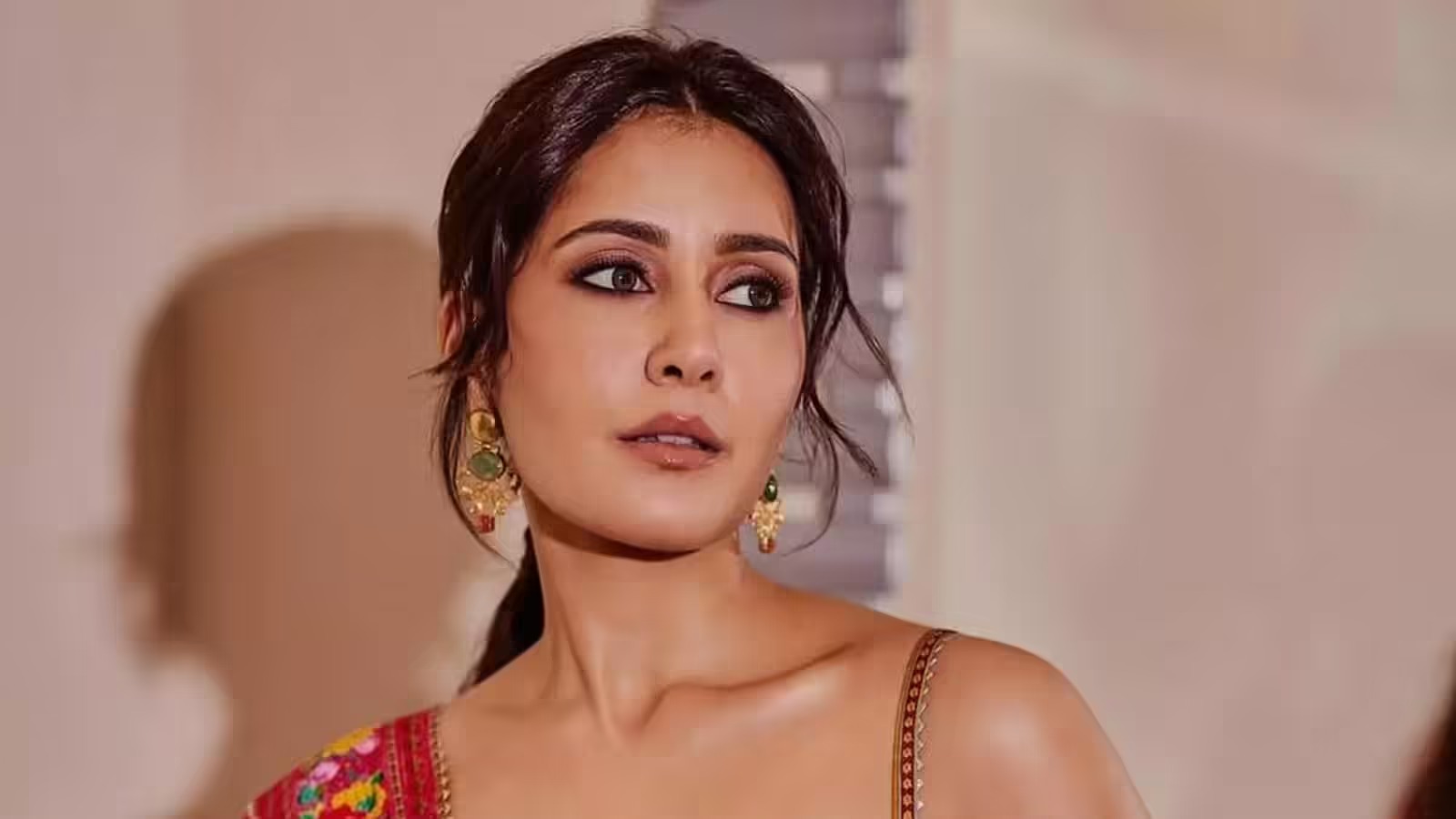 ‘फर्जी 2’ की शूटिंग के बीच राशि खन्ना ने शेयर की BTS झलकियां, मेघा के अंदाज ने खींचा ध्यान