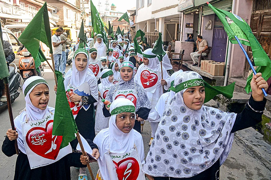 Eid E Milad Un Nabi 2026: आज मनाया जा रहा ईद-ए-मिलाद-उन-नबी, जानिए इस दिन का धार्मिक महत्व और कैसे मनाया जाता है