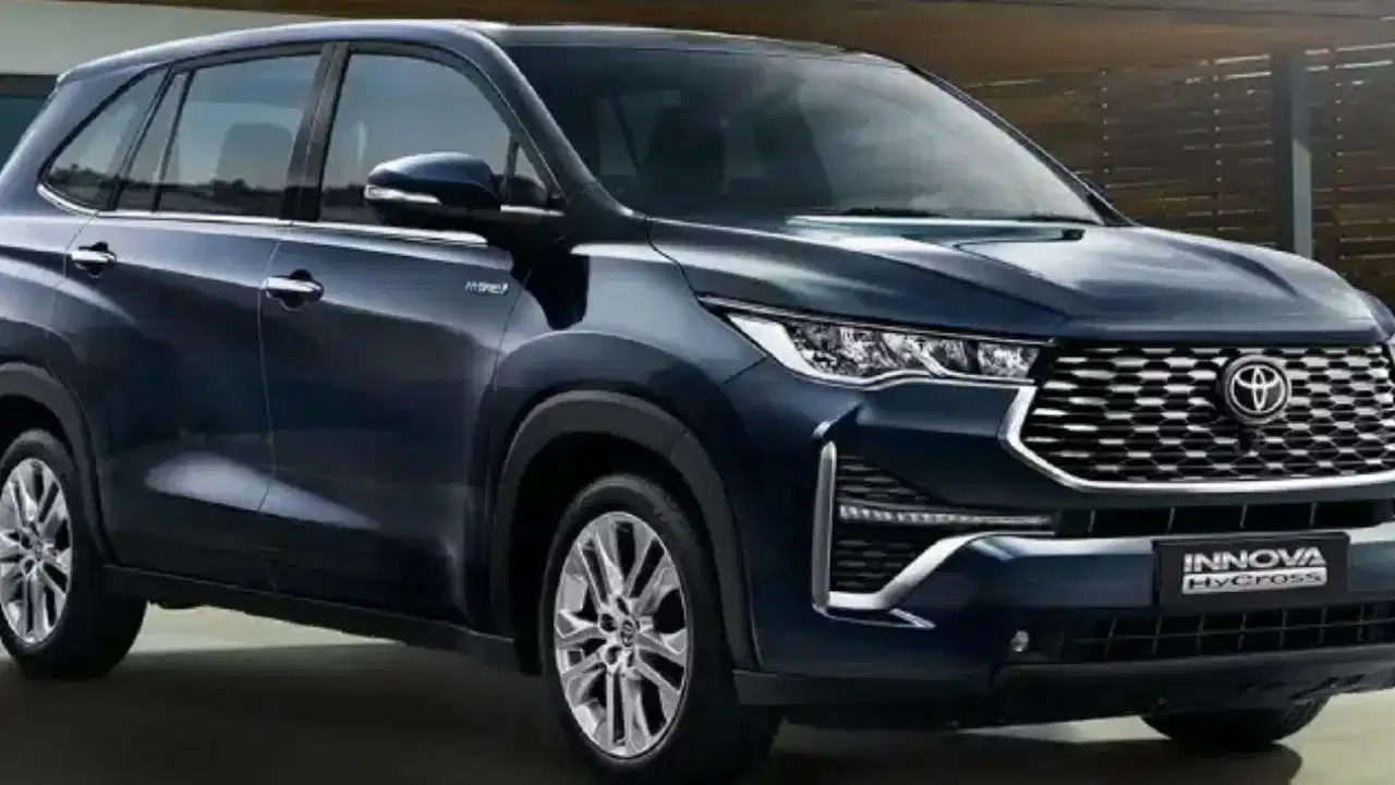 नई Innova Hycross में होंगे बड़े बदलाव! SUV लुक से लेकर प्रीमियम फीचर्स तक जानें क्या नया