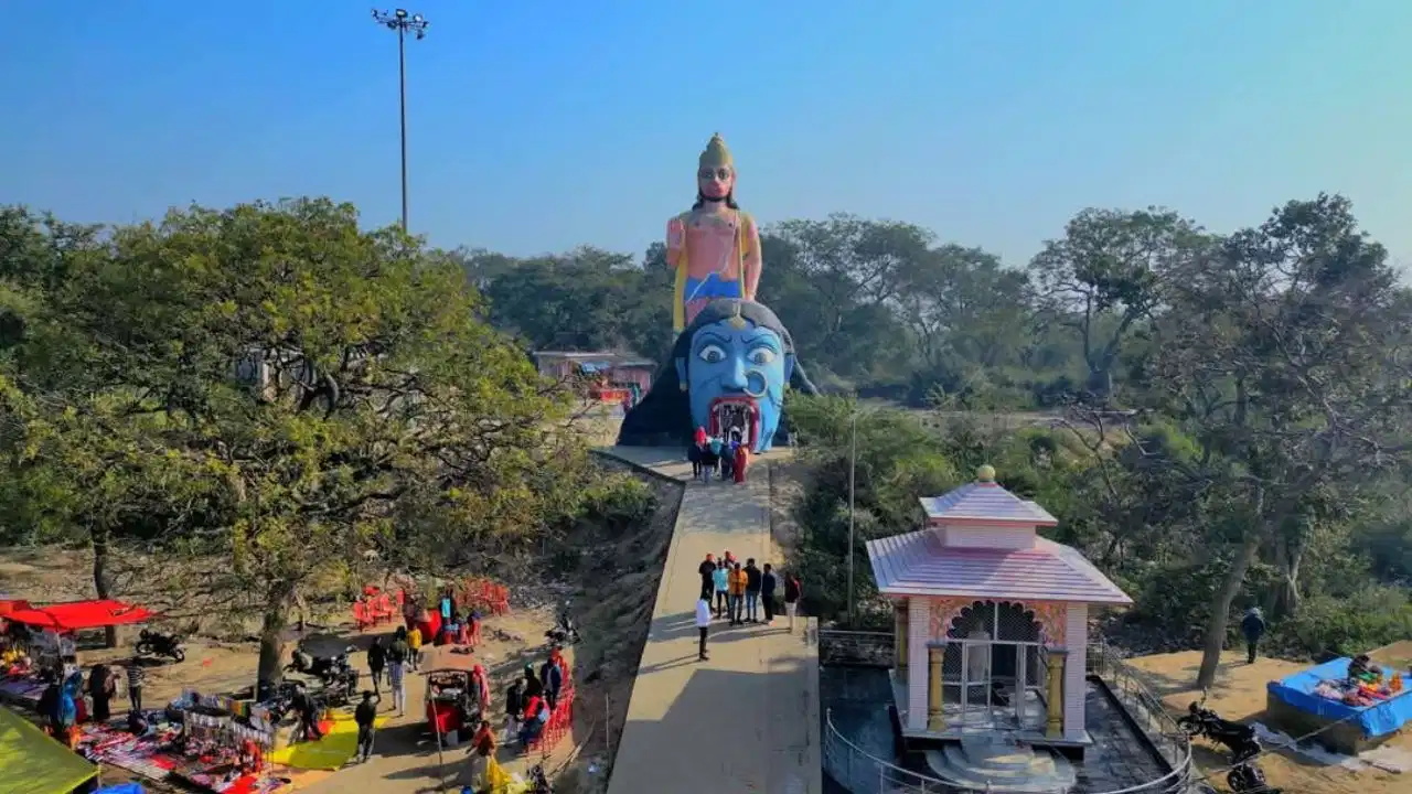Ulta Garha Dham: 200 साल पुराना इतिहास, 56 फीट ऊंचे बजरंगबली… जानिए गौरीगंज के उल्टा गढ़ा धाम की कहानी