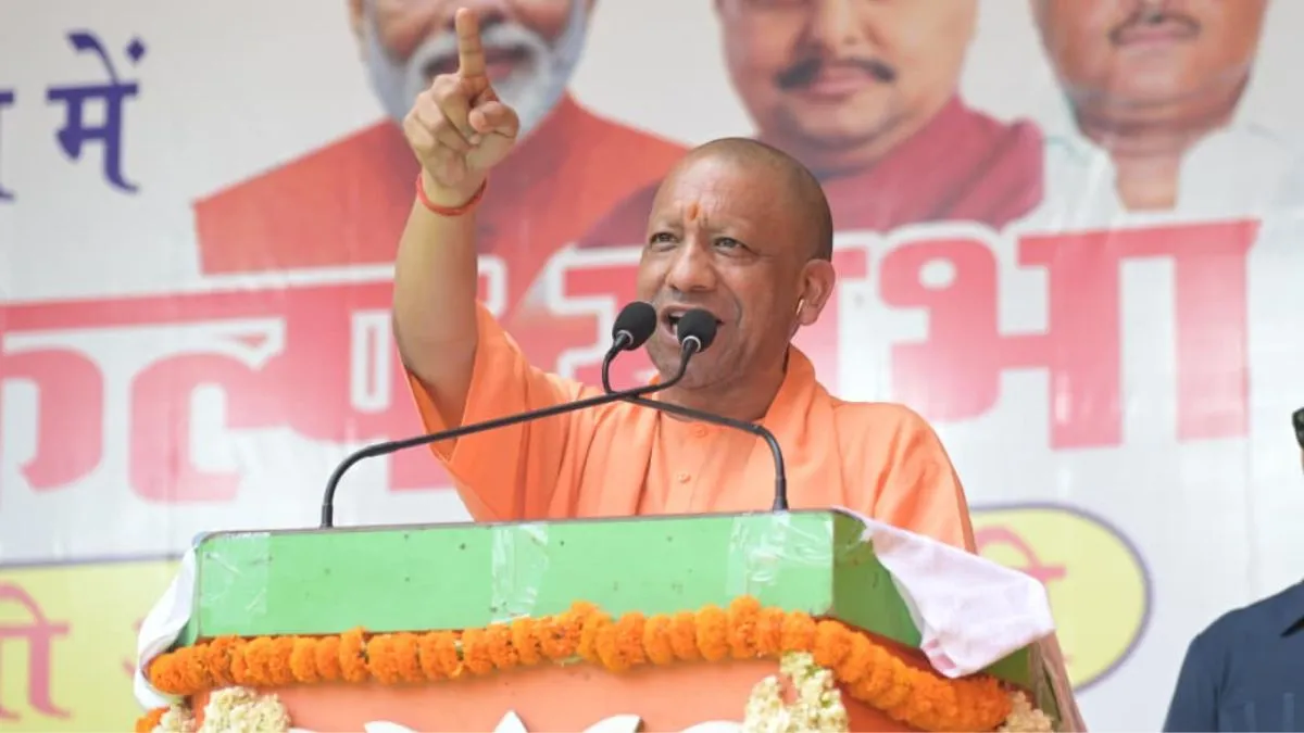 ‘राष्ट्रगान-राष्ट्रगीत का अपमान बर्दाश्त नहीं’, तिरंगा यात्रा में सीएम योगी ने कांग्रेस पर साधा निशाना