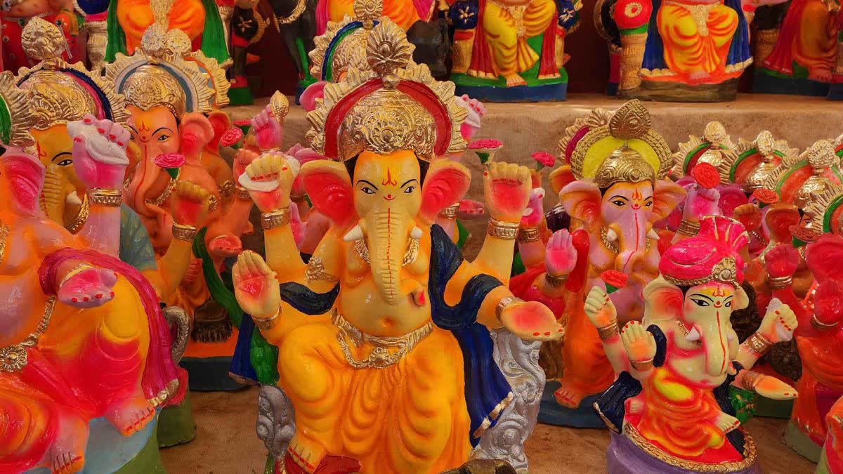 गणेश जी की मूर्ति खरीदने जा रहे हैं? इन बातों का रखें खास ध्यान, वरना पूजा में हो सकती है चूक