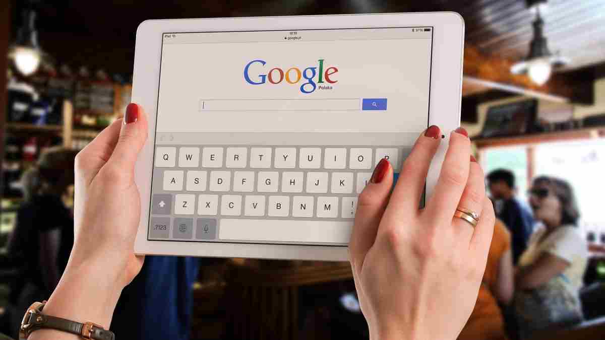 Google पर फ्री में सर्च करने के बाद भी कंपनी अरबों कैसे कमाती है? जानिए कमाई का पूरा मॉडल