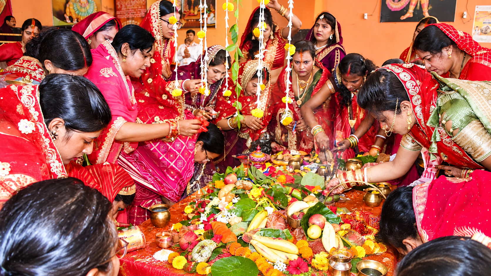 Hartalika Teej 2026: हरतालिका तीज पर साड़ी दान करने से क्यों जुड़ी है सौभाग्य की मान्यता? जानें धार्मिक महत्व