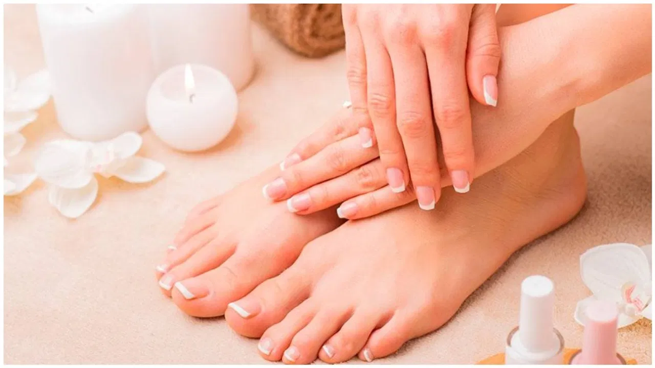 Manicure-Pedicure Aftercare: मैनीक्योर-पेडीक्योर के बाद स्किन केयर में न करें लापरवाही, वरना त्वचा पड़ सकती है काली