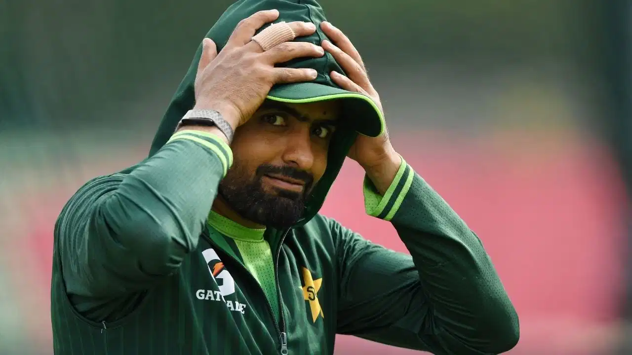PCB के फैसले से बेखबर थे बाबर आजम! 7 खिलाड़ियों को बाहर करने पर उठे सवाल