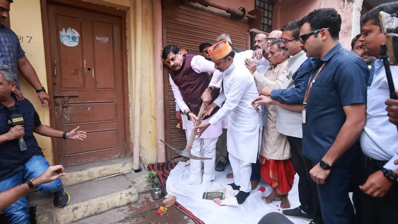 ‘जिस घर में जन्मे और बचपन बिताया…’ सिंहस्थ के लिए CM मोहन यादव ने अपने पुश्तैनी मकान पर चलाई गैंती