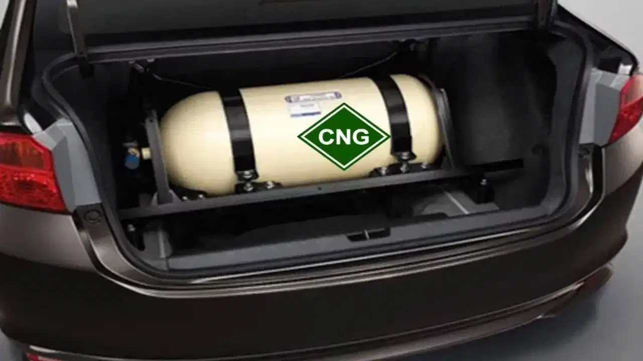 कार में बाहर से CNG किट लगवाना पड़ेगा महंगा? वारंटी से लेकर इंश्योरेंस तक जानें क्या हैं नियम