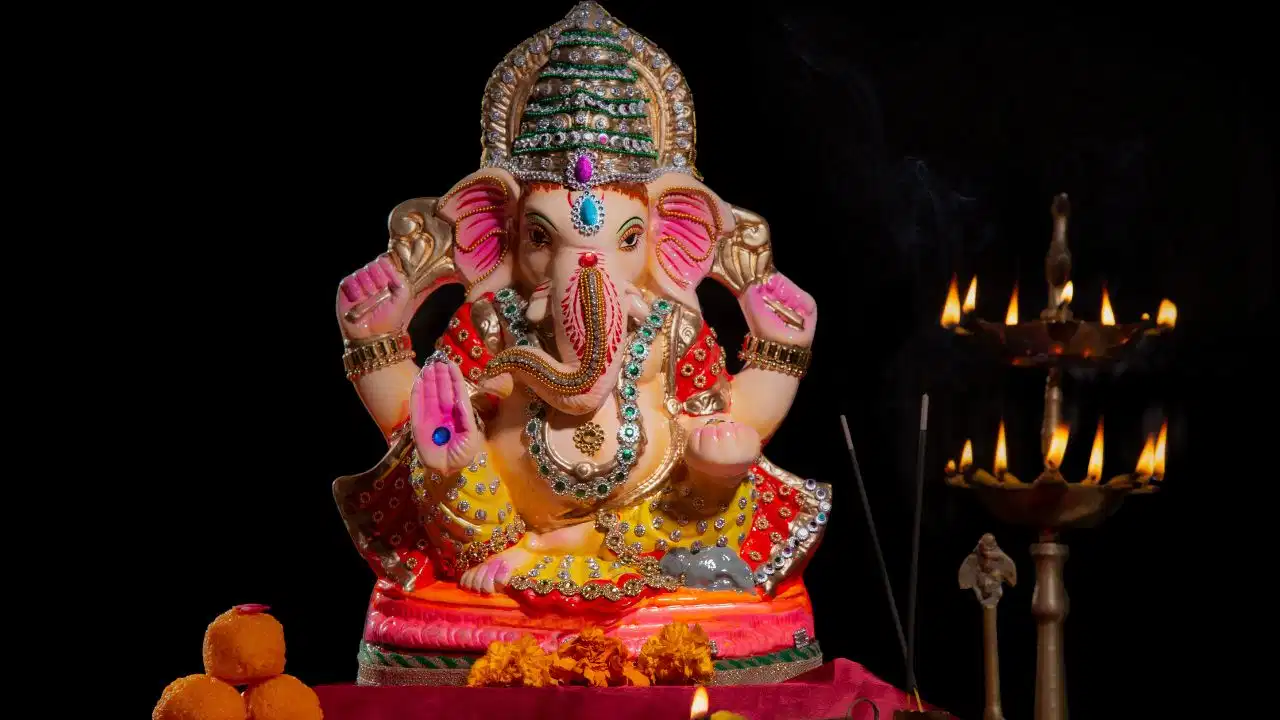 गणपति बप्पा को सबसे पहले क्यों पूजते हैं? जानें ‘प्रथम पूज्य’ बनने की पूरी कथा