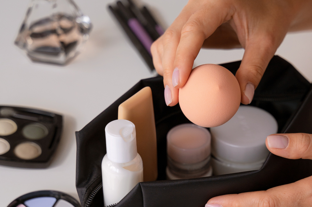 Makeup Sponge Cleaning Tips: गंदा मेकअप स्पंज बन सकता है स्किन प्रॉब्लम की वजह, ऐसे करें अच्छी तरह साफ