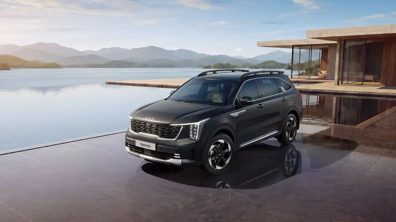 Kia Sorento ने भारत में मारी एंट्री, ₹27.99 लाख से शुरू कीमत; डीजल-हाइब्रिड इंजन के साथ मिलेगी AWD की सुविधा