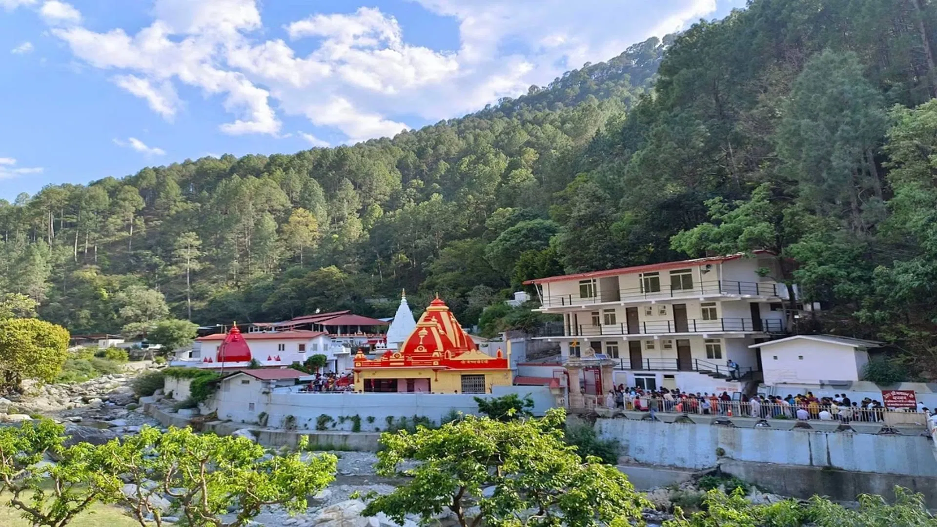 कैंची धाम जा रहे हैं तो इन खूबसूरत जगहों को न करें मिस, 50 KM के अंदर मिलेगा जन्नत जैसा नजारा