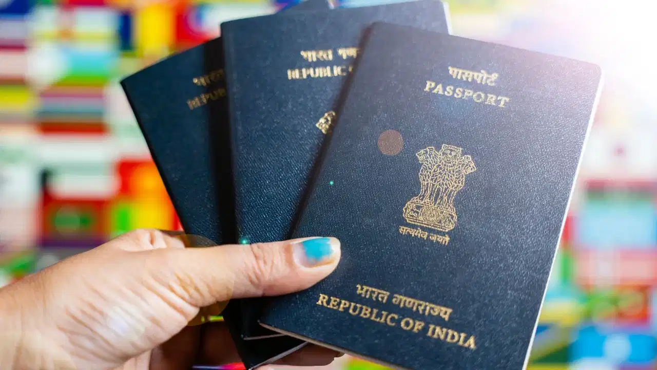 भारतीय पासपोर्ट की ताकत घटी! 2026 की रैंकिंग में नीचे पहुंचा भारत, जानें कितने देशों में बिना वीजा जा सकते हैं