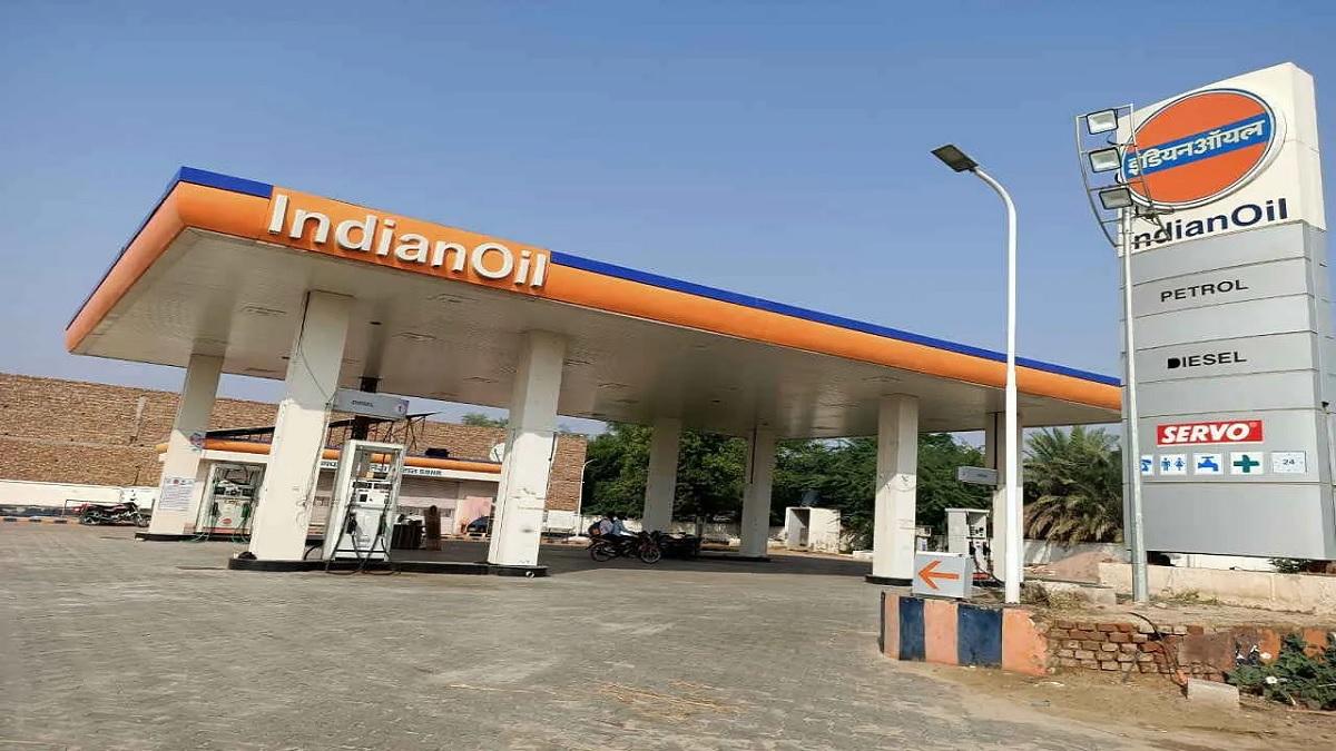 तेल कंपनियों पर बढ़ा दबाव, पेट्रोल-डीजल की बिक्री से रोजाना ₹530 करोड़ का नुकसान