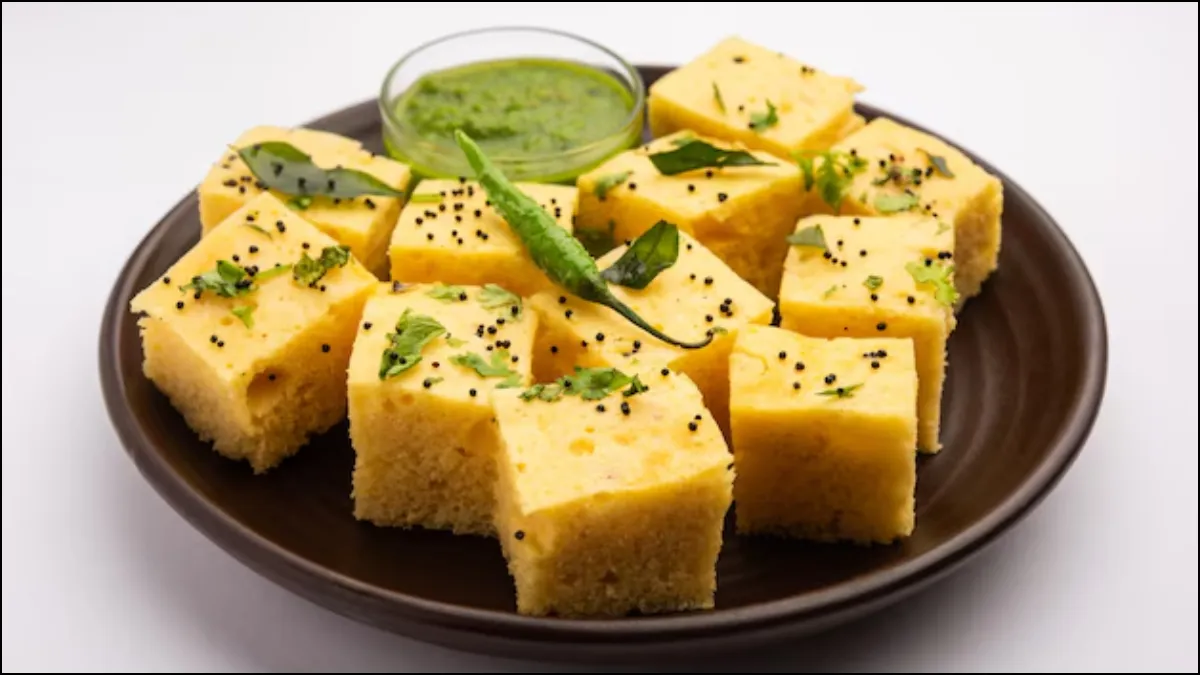 घर पर बनाएं बाजार जैसा सॉफ्ट और स्पंजी ढोकला, आसान है पूरी रेसिपी