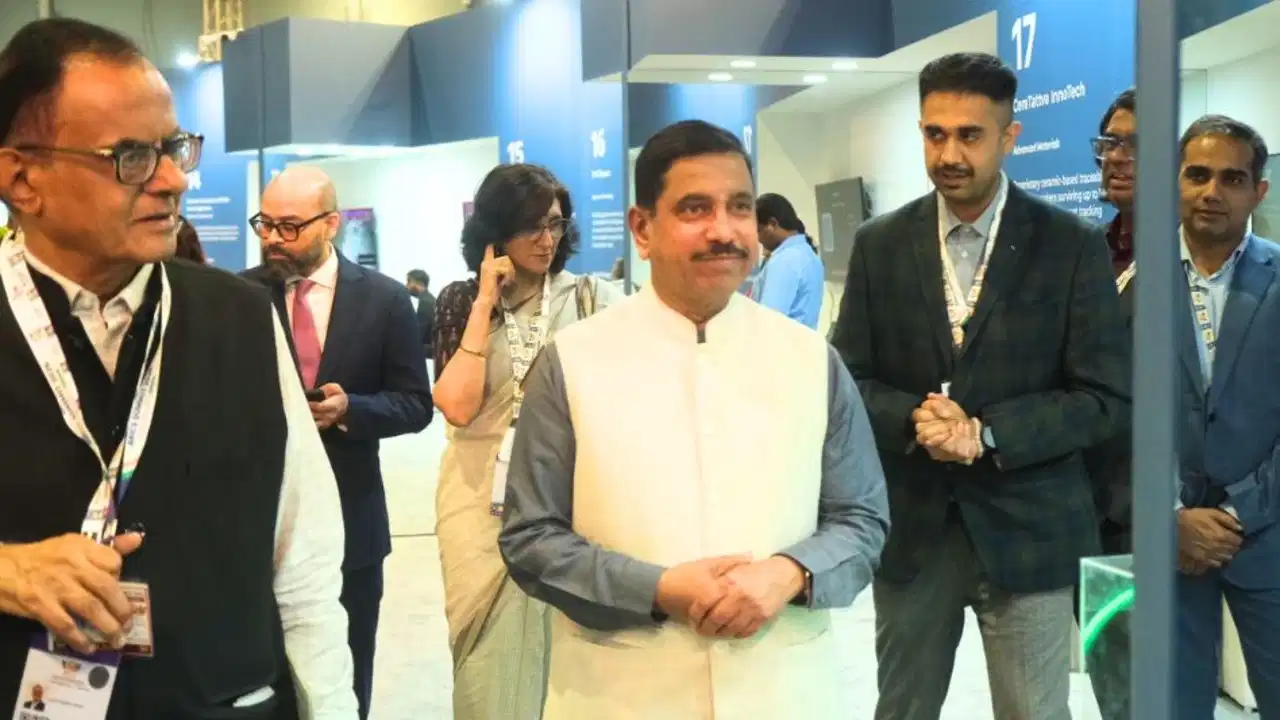 प्रह्लाद जोशी ने किया ‘BRICS भारत इनोवेट्स’ का दौरा, भारतीय स्टार्टअप्स की सराहना