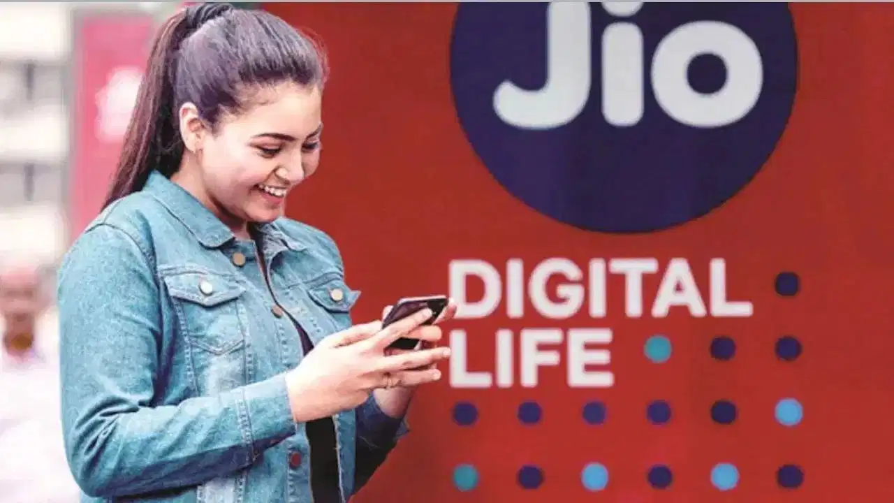 Jio, Airtel, Vi और BSNL यूजर्स को 3 महीने फ्री रिचार्ज? जानें वायरल दावे का सच
