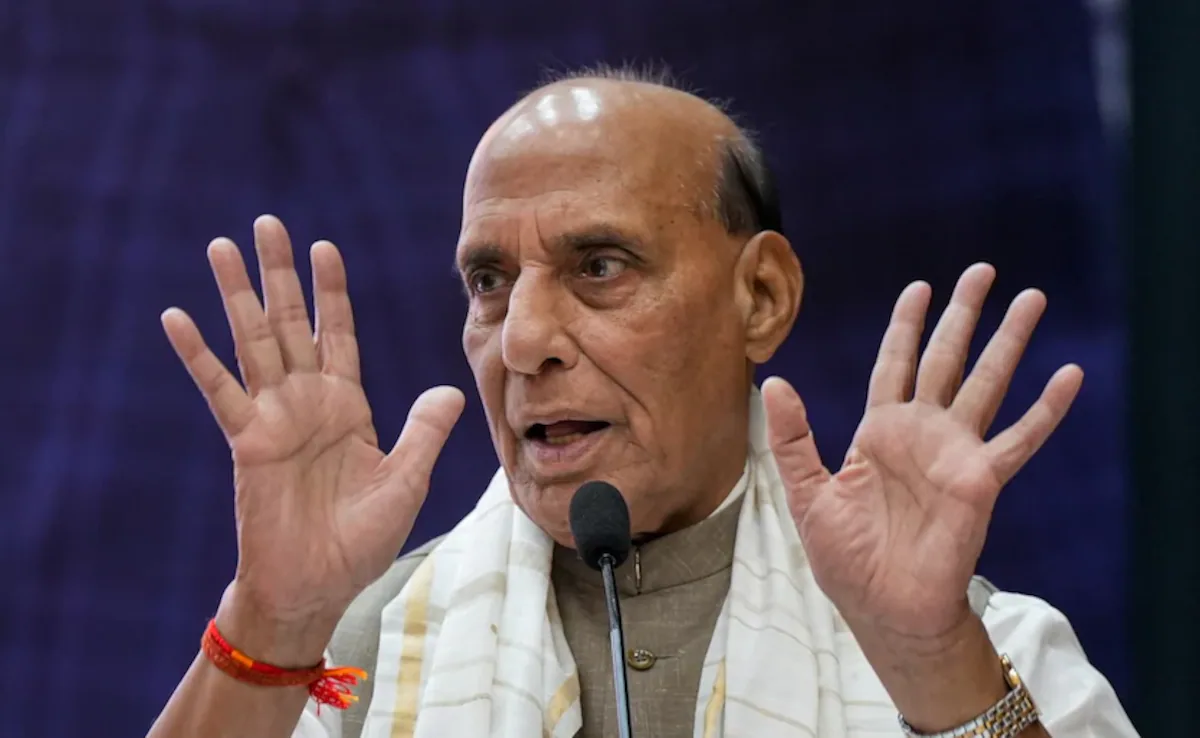 SIR प्रदर्शन पर राजनाथ सिंह का कांग्रेस पर हमला, बोले- बांग्लादेश की तर्ज पर सत्ता परिवर्तन की कोशिश