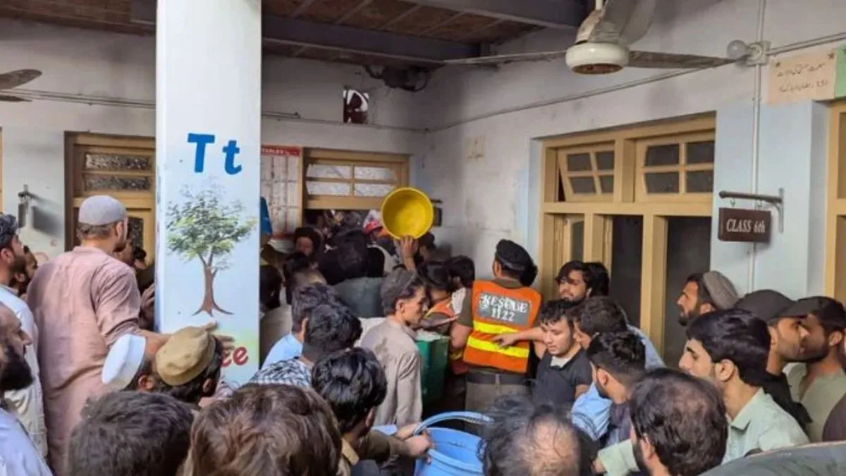 पाकिस्तान के पेशावर में बड़ा हादसा, स्कूल की छत गिरने से 20 बच्चों और महिला शिक्षक की मौत