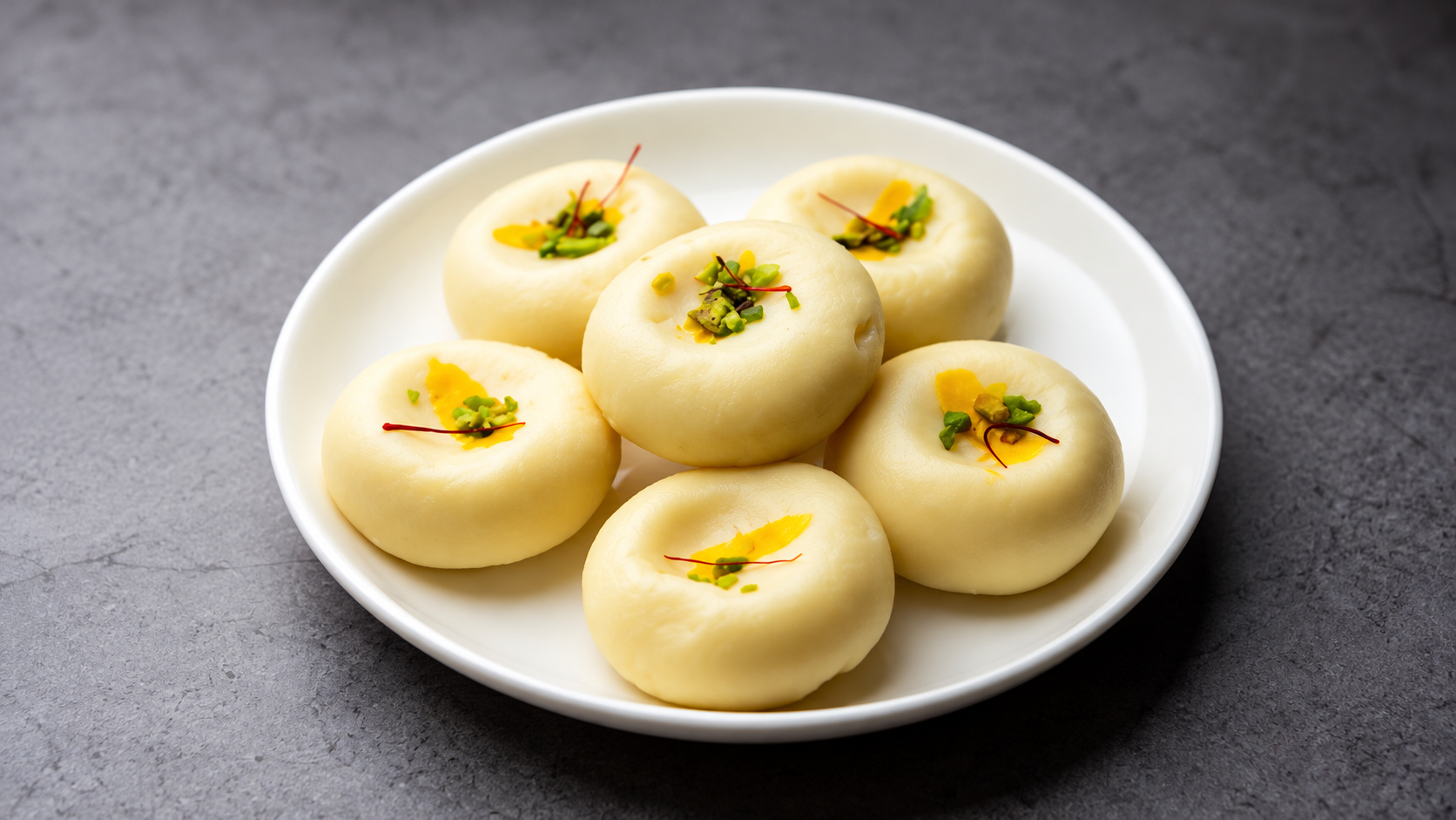 Navratri Prasad Recipe: नवरात्रि के तीसरे दिन मां चंद्रघंटा को लगाएं मिल्क पेड़े का भोग, घर पर ऐसे करें तैयार