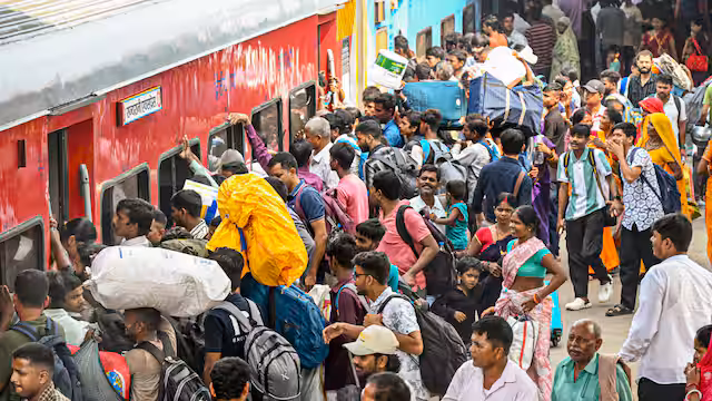 दिवाली-छठ तक नहीं बदलेंगे ट्रेनों के प्लेटफॉर्म, बिना टिकट स्टेशन में एंट्री बंद