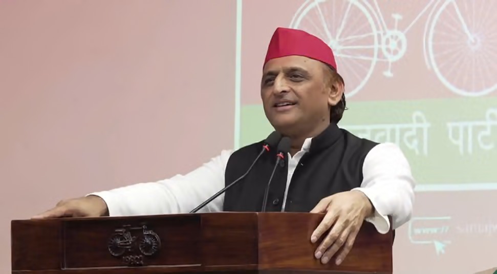 अखिलेश यादव के बीजेपी सरकार से 12 सवाल, बैंकिंग व्यवस्था से लेकर UPI तक पर उठाए मुद्दे